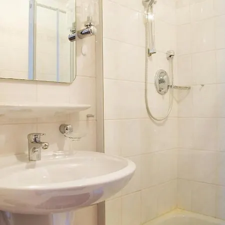 Kaiser Hotel 3*